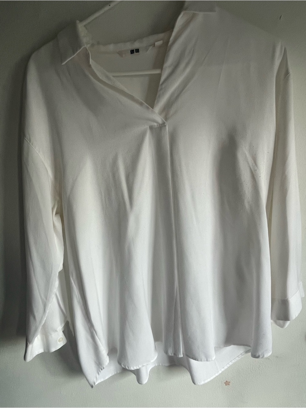 Uniqlo White V-Neck Collared Long-Sleeve Blouse